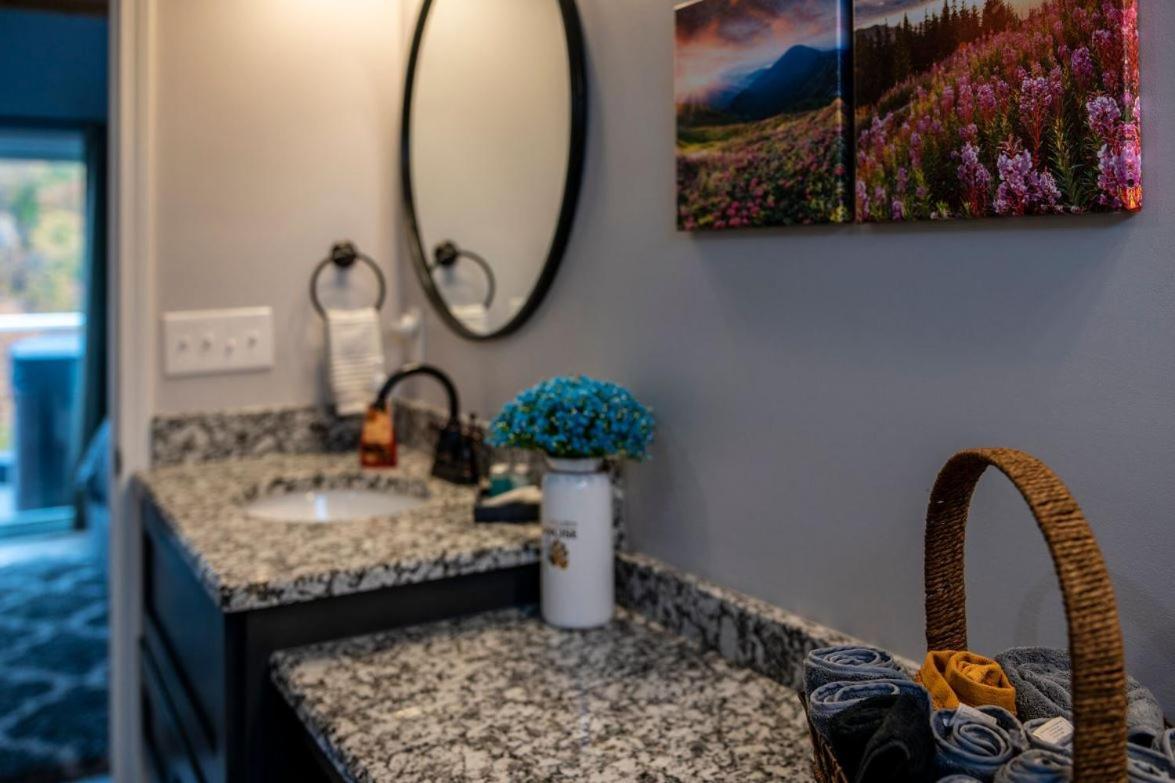 Starline Lodge - New Lux Cabin - Amazing Views, Hot Tub, Grill! Sevierville Exterior photo