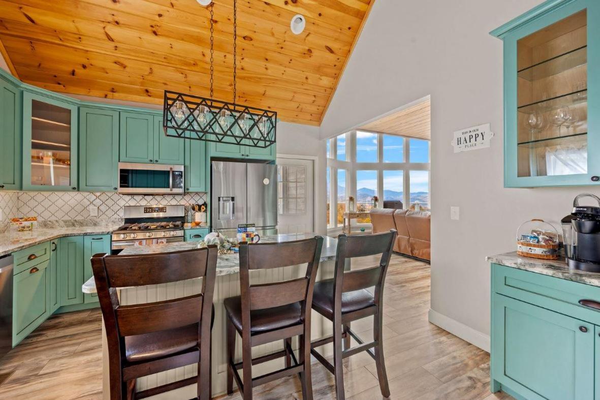 Starline Lodge - New Lux Cabin - Amazing Views, Hot Tub, Grill! Sevierville Exterior photo
