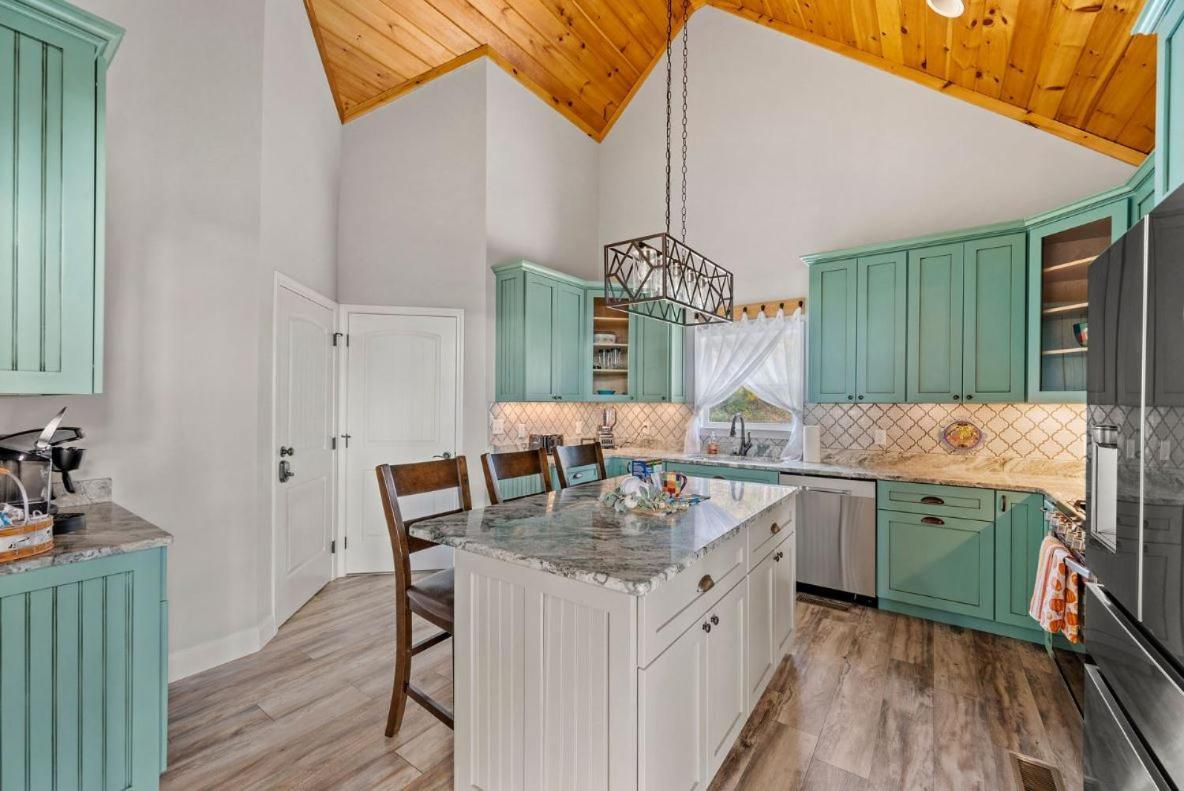 Starline Lodge - New Lux Cabin - Amazing Views, Hot Tub, Grill! Sevierville Exterior photo
