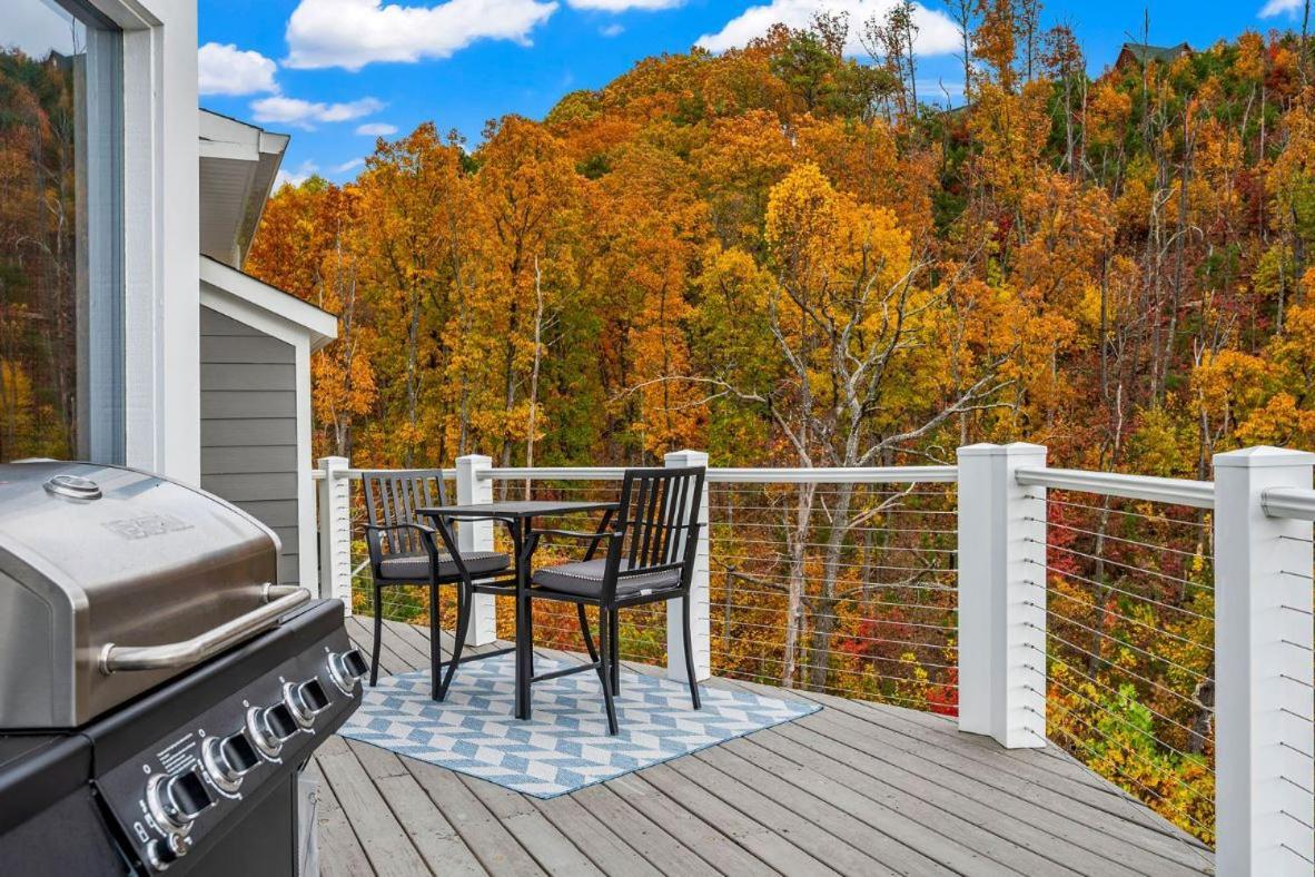 Starline Lodge - New Lux Cabin - Amazing Views, Hot Tub, Grill! Sevierville Exterior photo